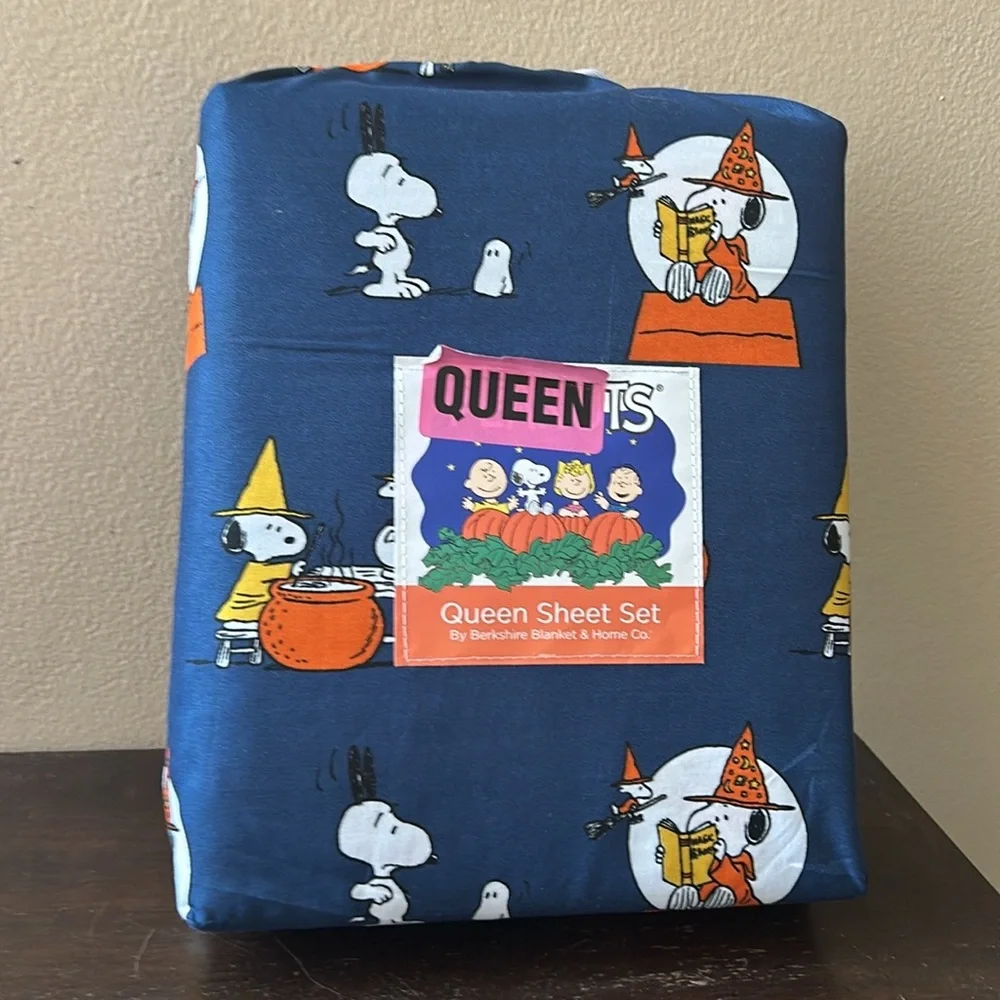 New Peanuts Snoopy Spooky Halloween Queen Sheet Set Pumpkin Navy Blue